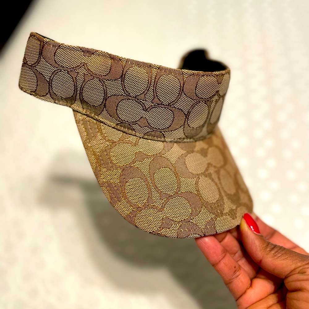 Signature Visor
COLOR: KHAKI SIGNATURE